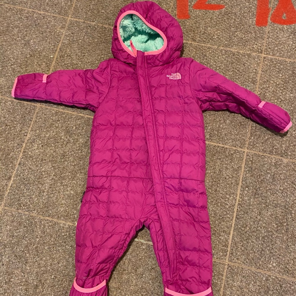 Northface snowsuit 12-18